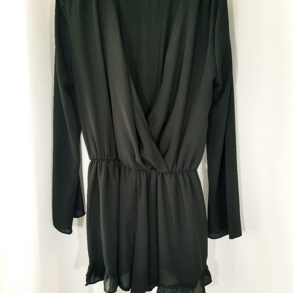 Honey Punch black long Sleeves romper, surplice.S - Picture 8 of 14